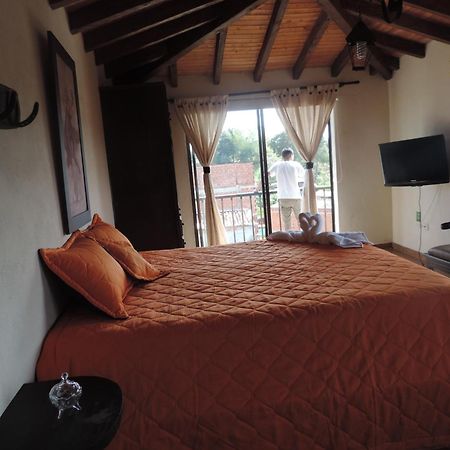 Oak Tree House Guest House Guatape Exterior photo