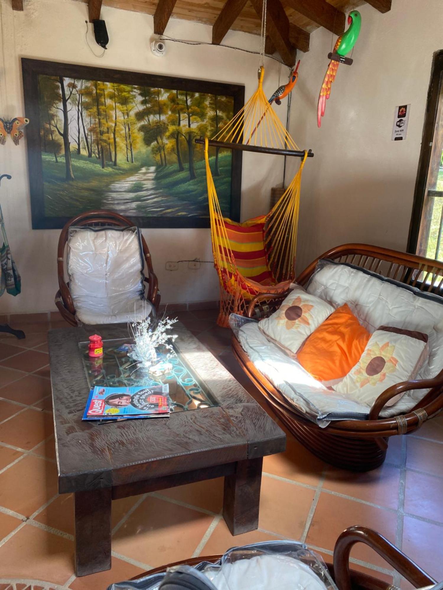 Oak Tree House Guest House Guatape Exterior photo