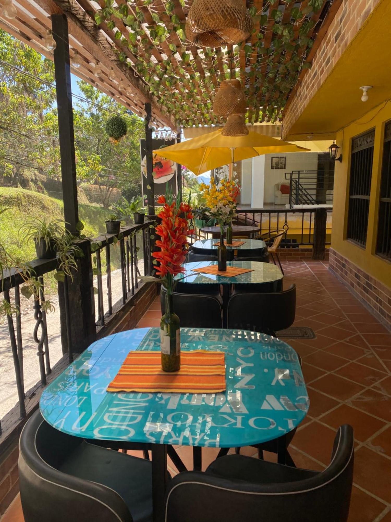 Oak Tree House Guest House Guatape Exterior photo