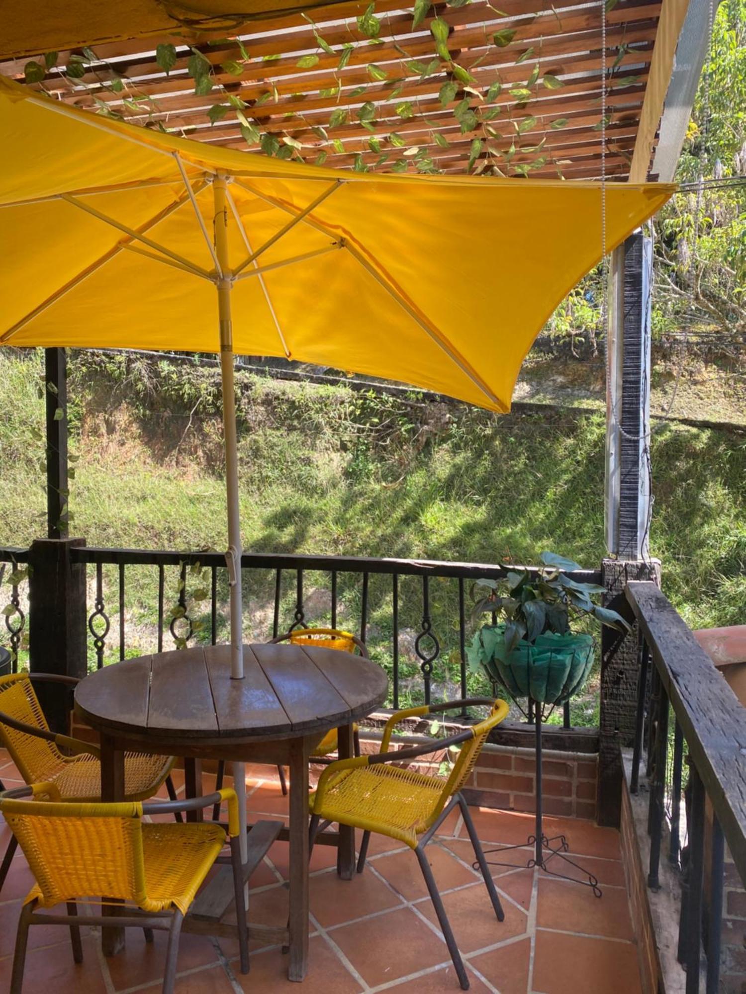 Oak Tree House Guest House Guatape Exterior photo